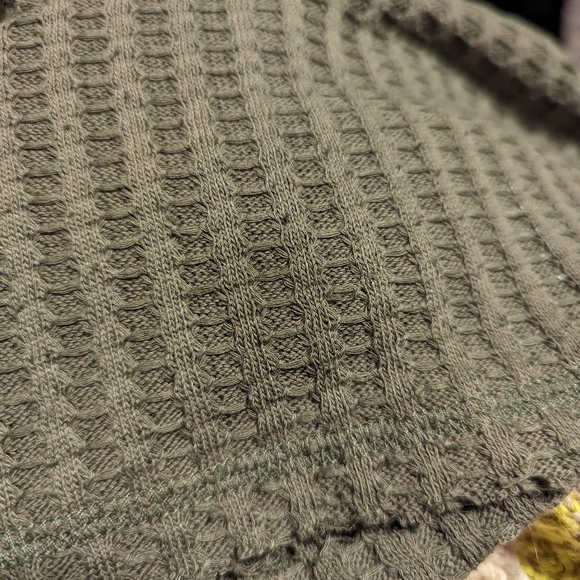 Free People olive colour waffle top - Picture 5 of 5